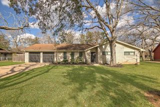 416 Southern Oaks Drive, Lake Jackson, TX 77566