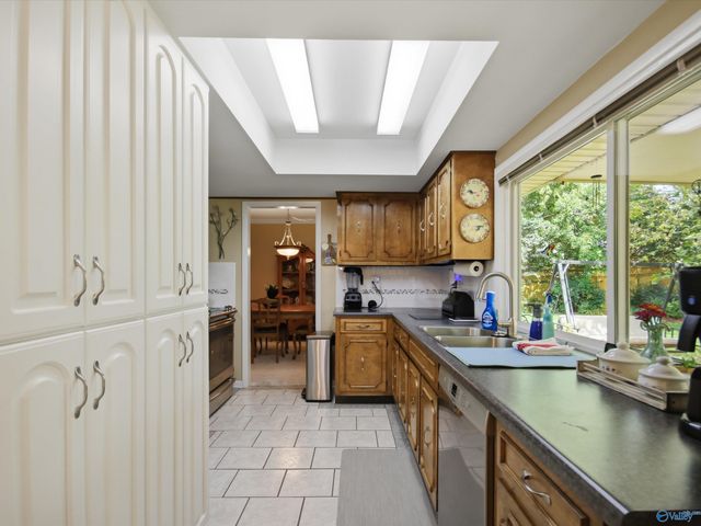 2102 Woodmore Drive SE, Huntsville, AL 35803
