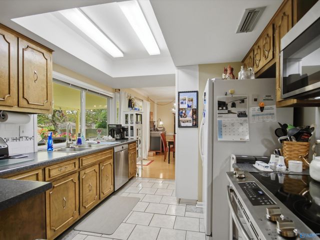 2102 Woodmore Drive SE, Huntsville, AL 35803