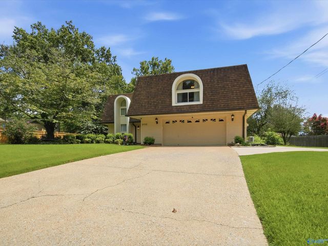 2102 Woodmore Drive SE, Huntsville, AL 35803