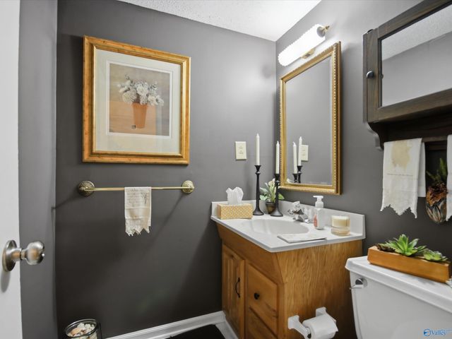 2102 Woodmore Drive SE, Huntsville, AL 35803