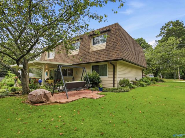 2102 Woodmore Drive SE, Huntsville, AL 35803