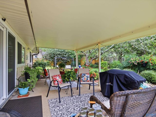 2102 Woodmore Drive SE, Huntsville, AL 35803