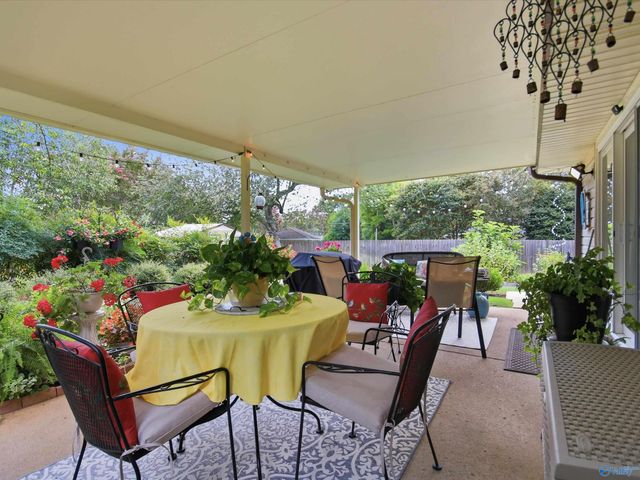 2102 Woodmore Drive SE, Huntsville, AL 35803