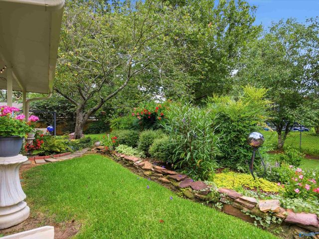 2102 Woodmore Drive SE, Huntsville, AL 35803