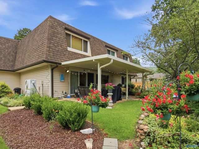 2102 Woodmore Drive SE, Huntsville, AL 35803
