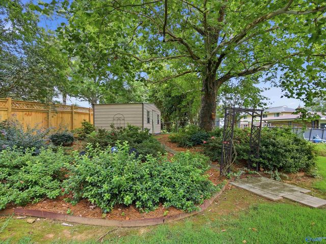 2102 Woodmore Drive SE, Huntsville, AL 35803