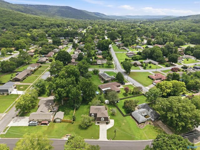 2102 Woodmore Drive SE, Huntsville, AL 35803