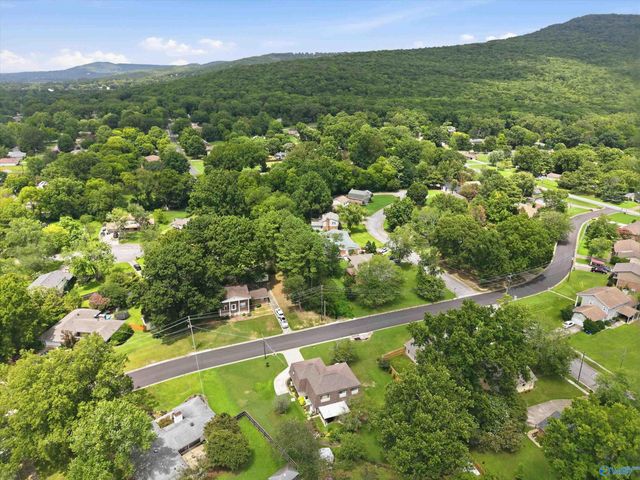 2102 Woodmore Drive SE, Huntsville, AL 35803