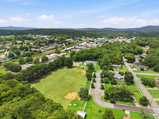 2102 Woodmore Drive SE, Huntsville, AL 35803