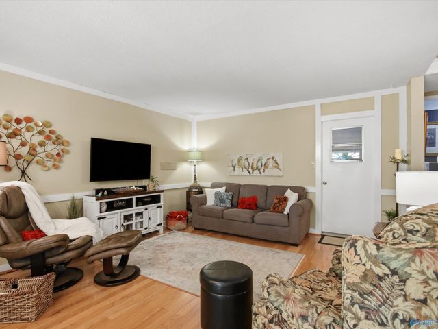 2102 Woodmore Drive SE, Huntsville, AL 35803