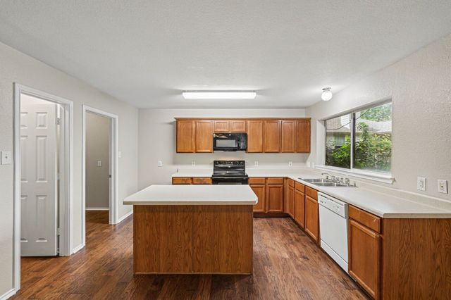 1612 Cardinal Way, Aubrey, TX 76227
