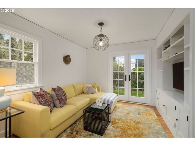 3705 Ne SHAVER St, Portland, OR 97212