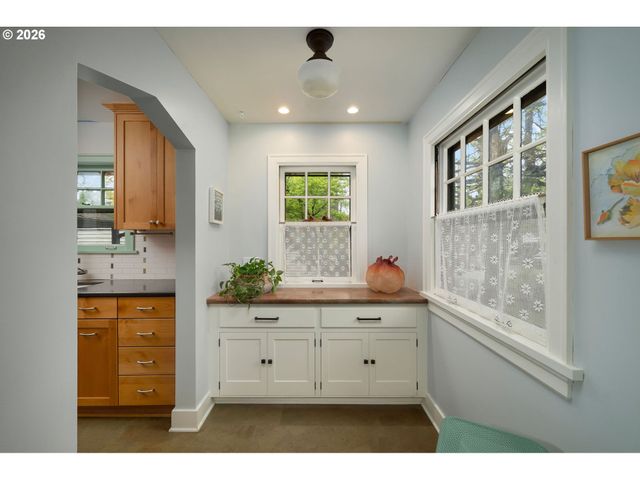 3705 Ne SHAVER St, Portland, OR 97212