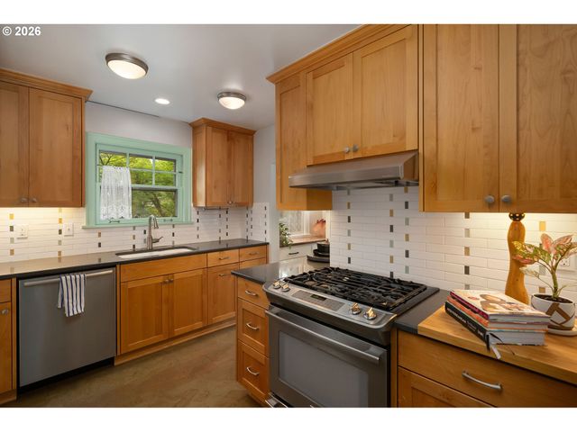 3705 Ne SHAVER St, Portland, OR 97212