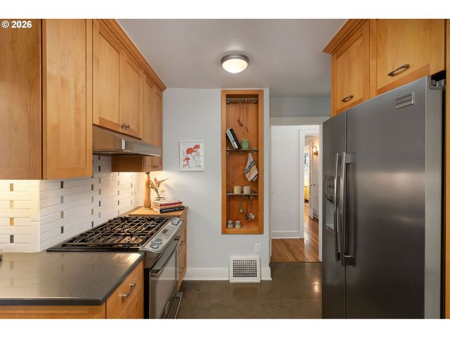 3705 Ne SHAVER St, Portland, OR 97212