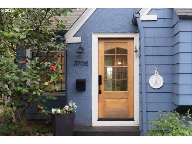 3705 Ne SHAVER St, Portland, OR 97212