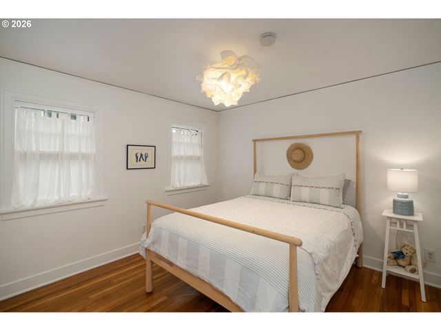 3705 Ne SHAVER St, Portland, OR 97212