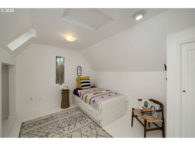 3705 Ne SHAVER St, Portland, OR 97212