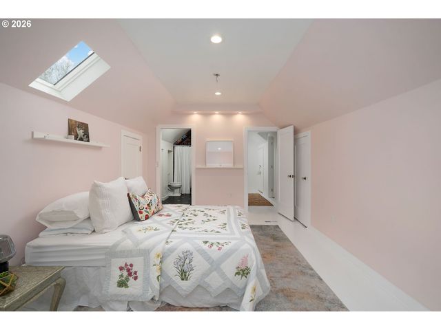 3705 Ne SHAVER St, Portland, OR 97212