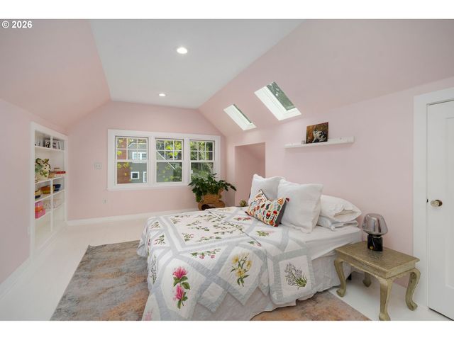 3705 Ne SHAVER St, Portland, OR 97212