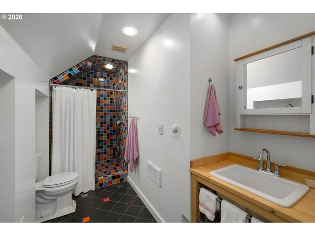 3705 Ne SHAVER St, Portland, OR 97212