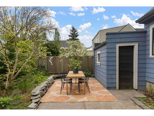 3705 Ne SHAVER St, Portland, OR 97212