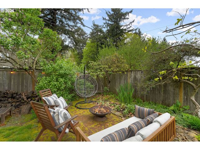 3705 Ne SHAVER St, Portland, OR 97212