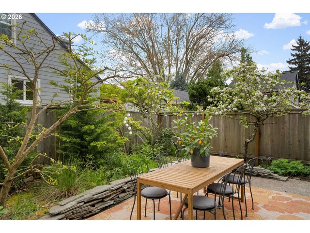 3705 Ne SHAVER St, Portland, OR 97212