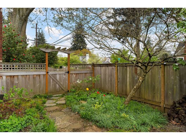 3705 Ne SHAVER St, Portland, OR 97212