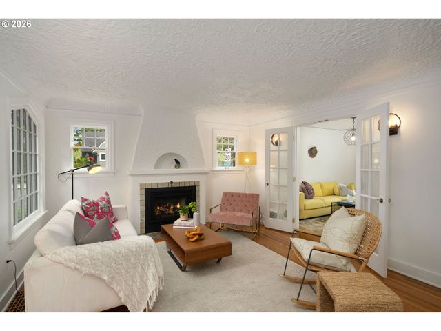 3705 Ne SHAVER St, Portland, OR 97212