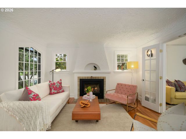 3705 Ne SHAVER St, Portland, OR 97212