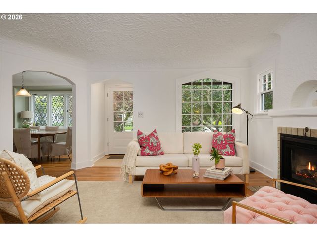 3705 Ne SHAVER St, Portland, OR 97212