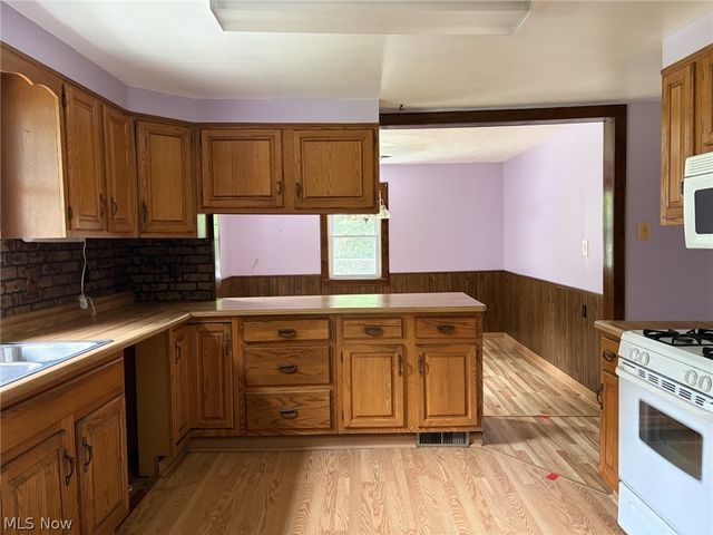 2418 Hillstock Avenue, Akron, OH 44312