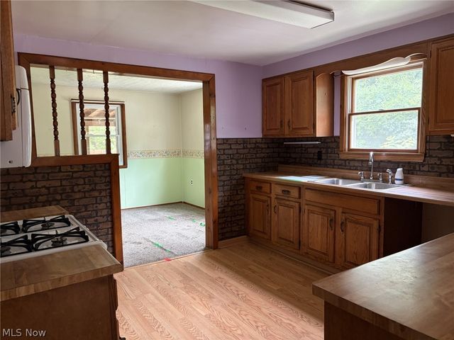 2418 Hillstock Avenue, Akron, OH 44312