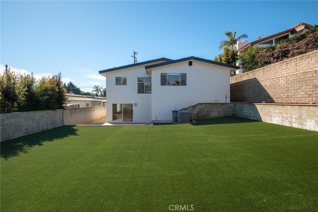 1653 5th, Manhattan Beach, CA 90266