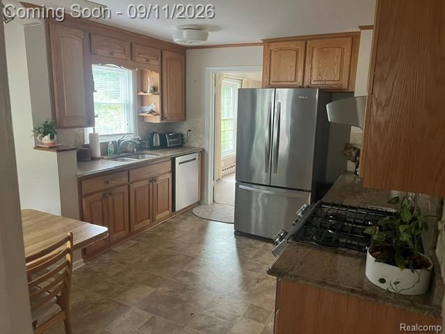 819 W Shiawassee Avenue, Fenton, MI 48430