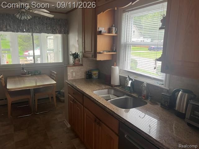 819 W Shiawassee Avenue, Fenton, MI 48430
