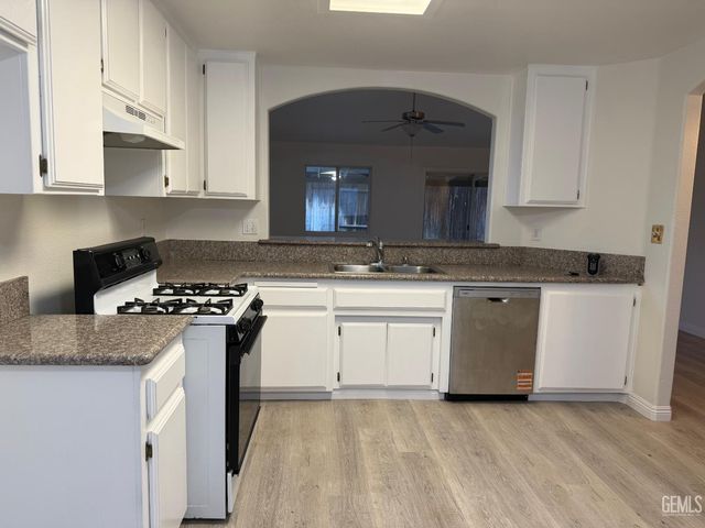 4810 Kaytlain Avenue, Bakersfield, CA 93313