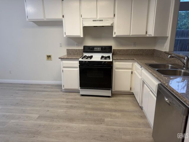 4810 Kaytlain Avenue, Bakersfield, CA 93313