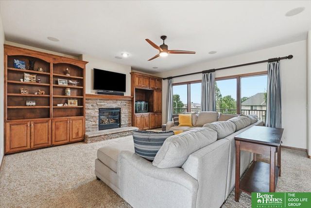 8564 S 101 Street, La Vista, NE 68128
