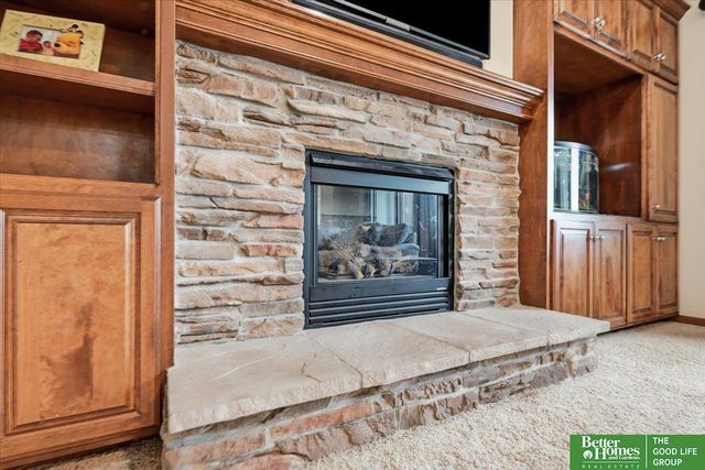 8564 S 101 Street, La Vista, NE 68128
