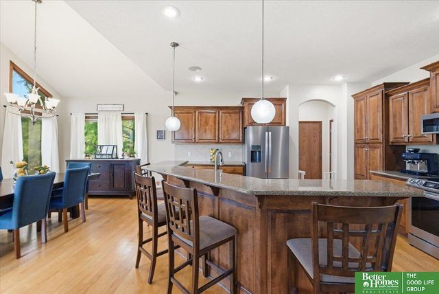 8564 S 101 Street, La Vista, NE 68128