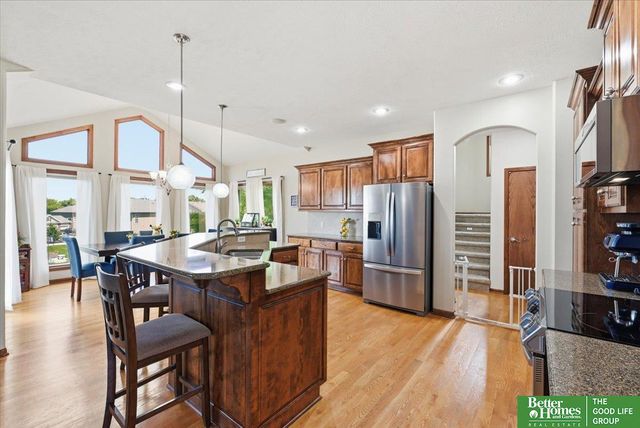 8564 S 101 Street, La Vista, NE 68128
