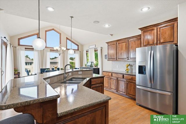8564 S 101 Street, La Vista, NE 68128