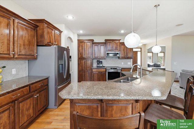 8564 S 101 Street, La Vista, NE 68128