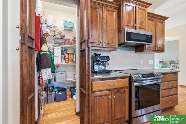 8564 S 101 Street, La Vista, NE 68128