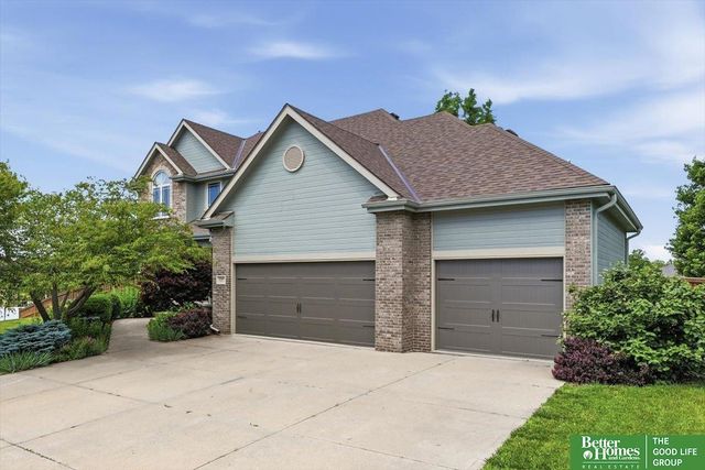 8564 S 101 Street, La Vista, NE 68128