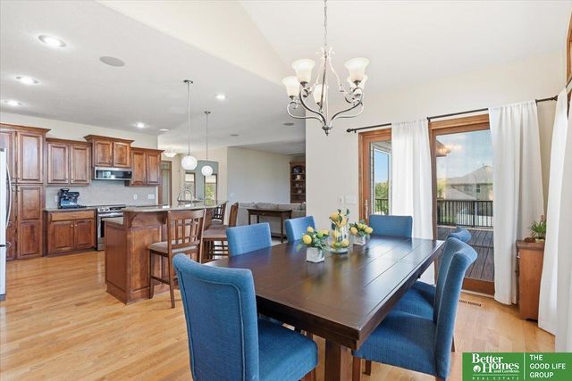 8564 S 101 Street, La Vista, NE 68128