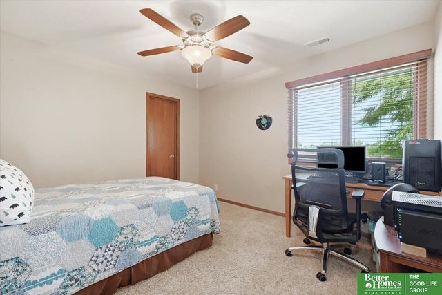 8564 S 101 Street, La Vista, NE 68128